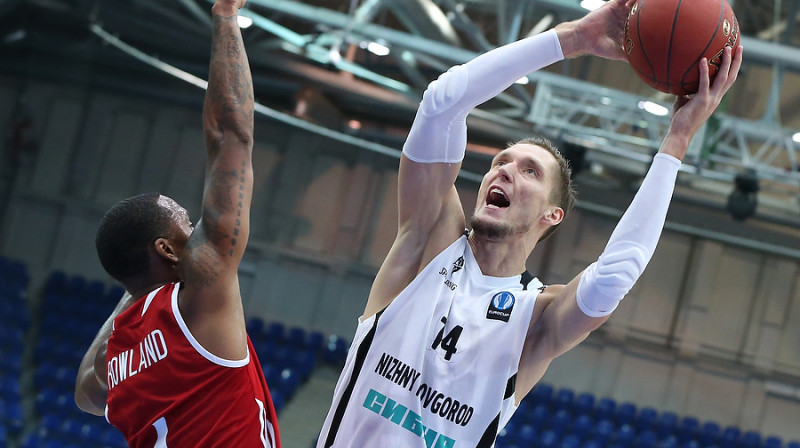 Īdžejs Roulends un Kaspars Bērziņš
Foto: nn-basket.ru