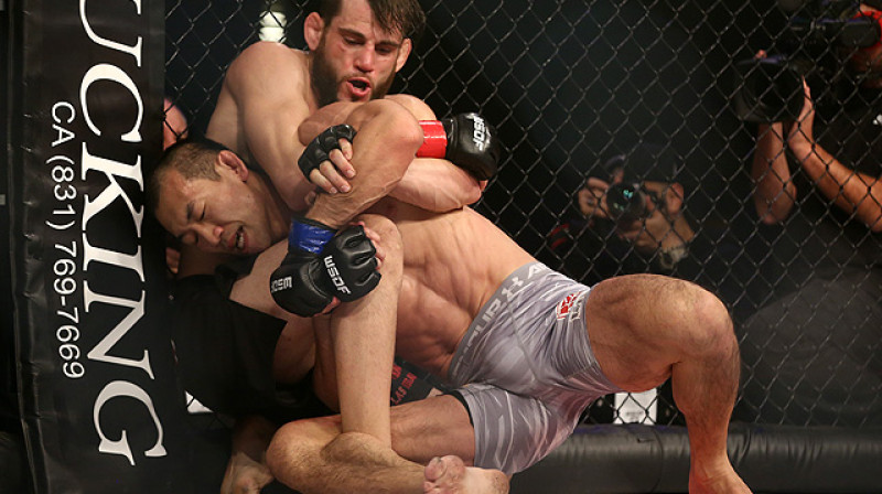 Džons Fitčs cīņā ar Jušinu Okami
Foto: sherdog.com