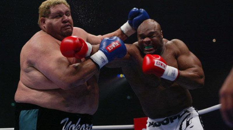 Bobs Saps (no labās) K-1 cīņā ar sumo cīkstoni Akebono
Foto: mma-core.com