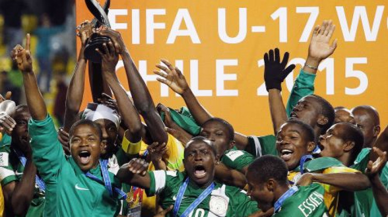 Nigērijas jaunie futbolisti izbauda triumfu Pasaules kausā Čīlē
Foto: AFP/Scanpix