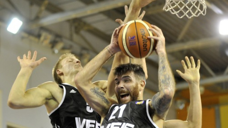 Mareks Mejeris un Giljermo Ruvio
Foto: Romāns Kokšarovs/f64