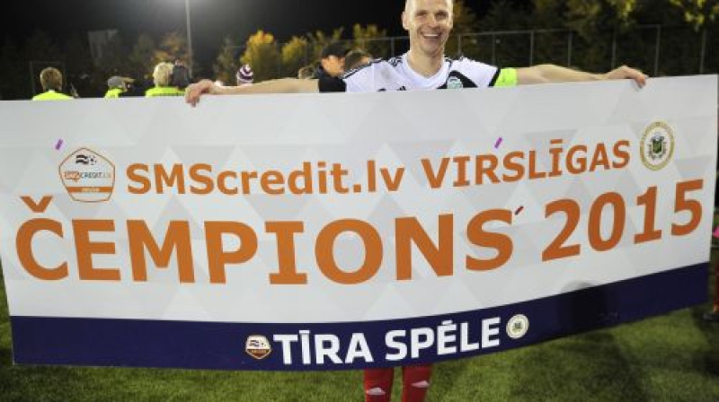 "Liepājas" kapteinis un Virslīgas čempions Deniss Ivanovs
Foto: Romāns Kokšarovs/F64