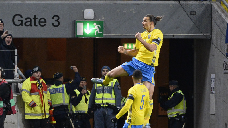 Zlatans Ibrahimovičs pēc realizētā 11 metru soda sitiena
Foto: AFP/Scanpix