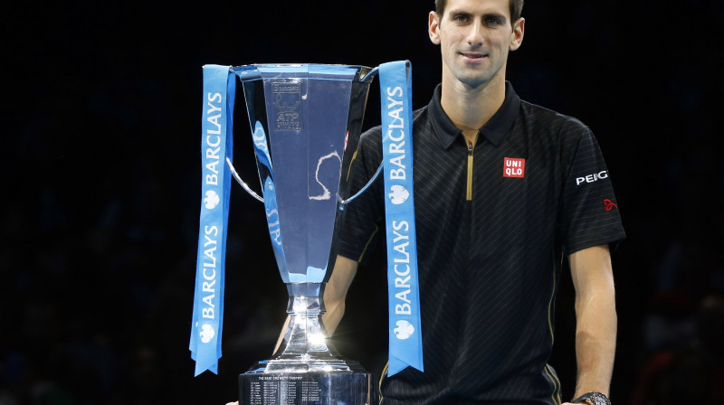Novaks Džokovičs ar "ATP World Tour Finals" trofeju
Foto: Reuters/Scanpix
