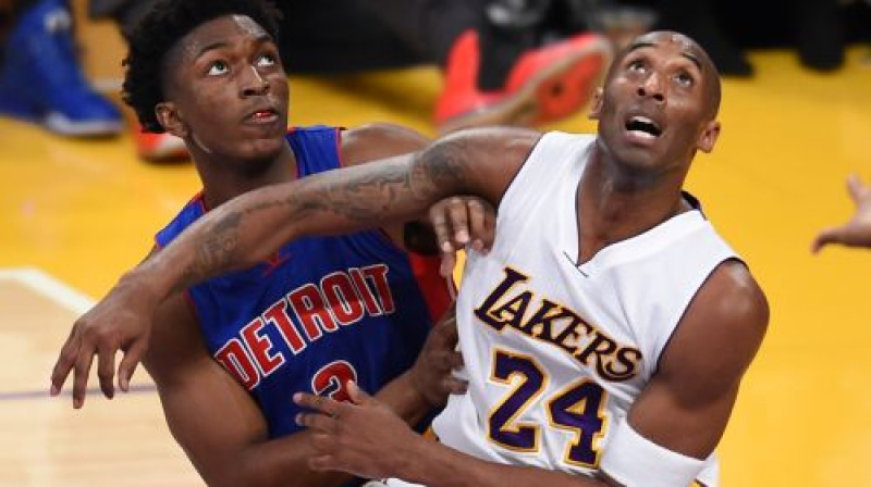 Debitants Stenlijs Džonsons cīnās ar Kobi Braientu
Foto: AFP/Scanpix