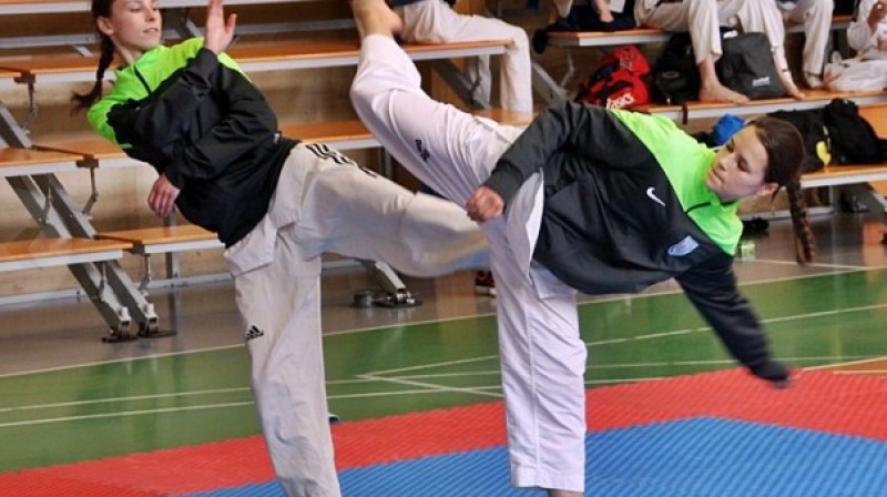 Māsas Tarvidas sildās pirms jaunatnes olimpiādes
Foto: Uldis Varnevičs / "Bauskas Dzīve"