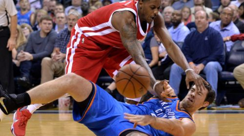 Mario Čālmerss pret "Thunder"
Foto: AP/Scanpix