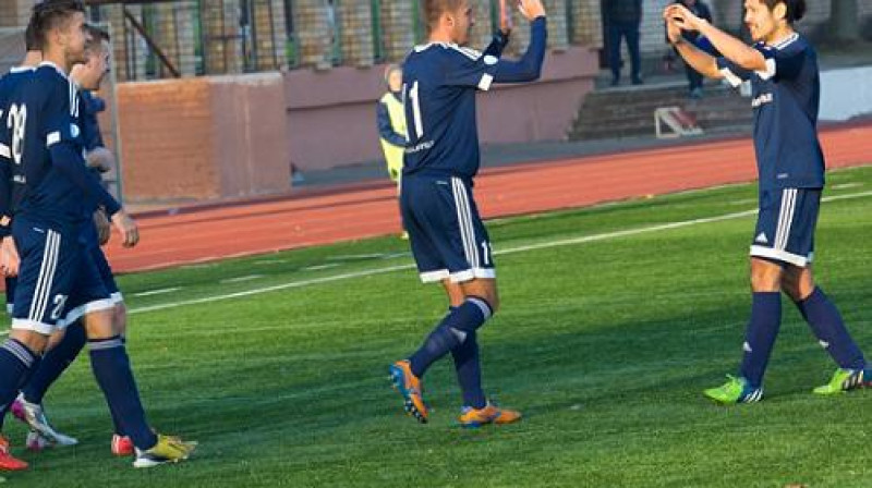 Pa labi Jurijs Sokolovs un Rjotaro Nakano
Foto: bfcdaugava.lv