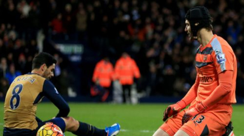 Mikels Arteta un Petrs Čehs pēc vārtu zaudējuma
Foto: PA Wire/Scanpix