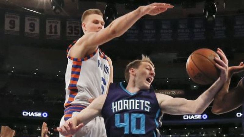 Kristaps Porziņģis iepriekšējā spēlē uzmanību izpelnījās ne tikai ar universālo darbību uzbrukumā, bet arī septiņiem bloķētiem metieniem aizsardzībā
Foto: AP/Scanpix