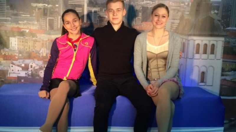Zelta medaļniece Staņislava Konstantinova (RUS), vicečempions Igors Jefimčuks (RUS), bronzas ieguvēja Diāna Ņikitina (LAT)
Foto: Tallinn Trophy / vk.com