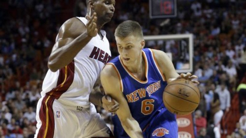 Kristaps Porziņģis pret Krisu Bošu
Foto: AP/Scanpix