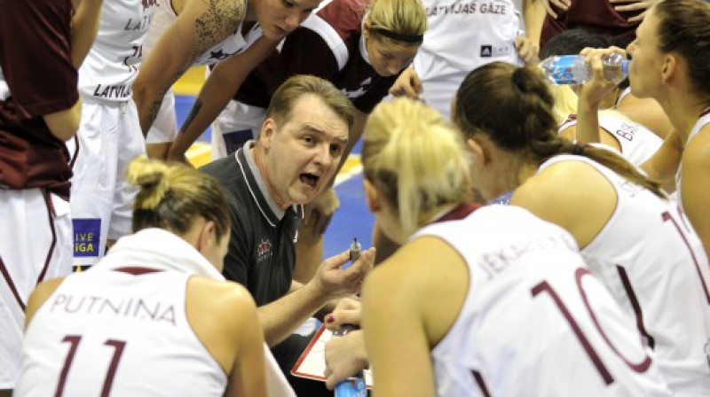 Mārtiņš Zībarts un Latvijas valstsvienība: pēc pirmajām spēlēm dalīta 1.vieta Eiropas čempionāta kvalifikācijas turnīrā.
Foto: basket.lv
