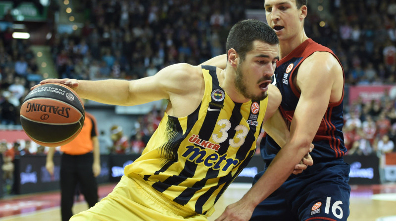 Stambulas "Fenerbahce" serbu basketbolists Nikola Kaliničs.
Foto: AFP/Scanpix