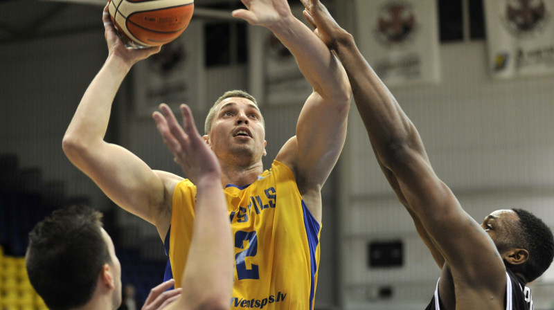 Andrejs Šeļakovs cīņā zem groziem
Foto: Romāns Kokšarovs, Sporta Avīze, f64