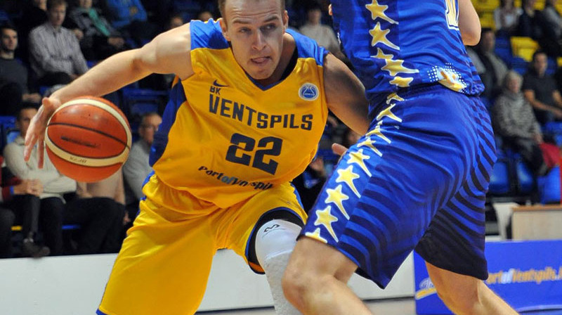 Māris Gulbis ar 12,2 punktiem vidēji mačā dala Ventspils komandas rezultatīvākā spēlētāja godu ar Kristapu Janičenoku.
Foto: bkventspils.lv