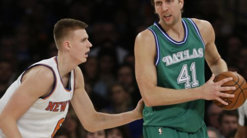 Kristaps Porziņģis pret Dirku Novicki
Foto: AFP/Scanpix