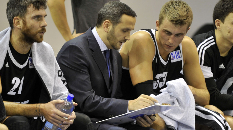 Rīgas VEF galvenais treneris Karloss Frade 
Foto: Romāns Kokšarovs, Sporta Avīze, f64