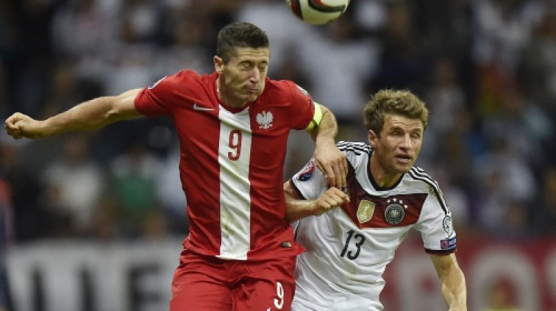 Roberts Levandovskis un Tomass Millers
Foto: AP/Scanpix