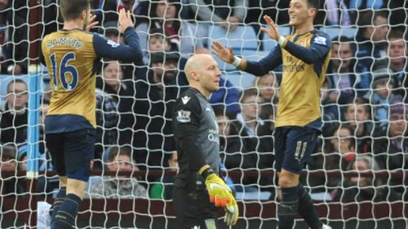 Ārons Remzijs un Mesuts Ezils pēc gūtajiem vārtiem
Foto: AP/Scanpix