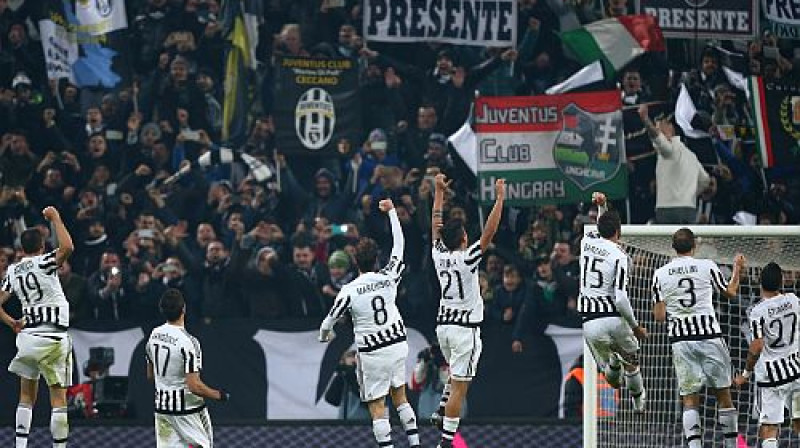 ''Juventus'' spēlētāji līksmo pēc izcīnītās uzvaras
Foto: AFP/Scanpix