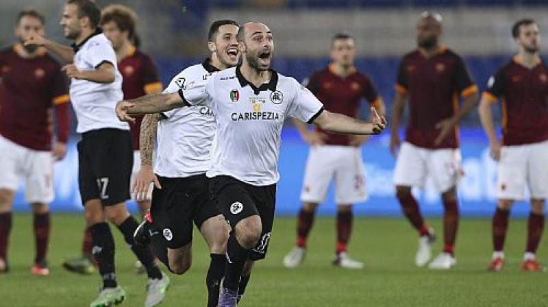 ''Spezia'' futbolisti līksmo pēc izcīnītās uzvaras pār ''Roma''
Foto: AP/Scanpix