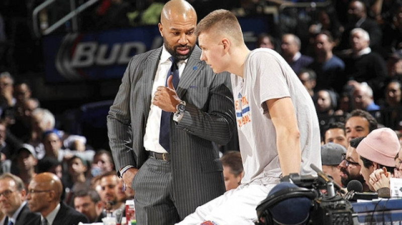 "Knicks" galvenais treneris Dereks Fišers un Kristaps Porziņģis
Foto: Knicks.com
