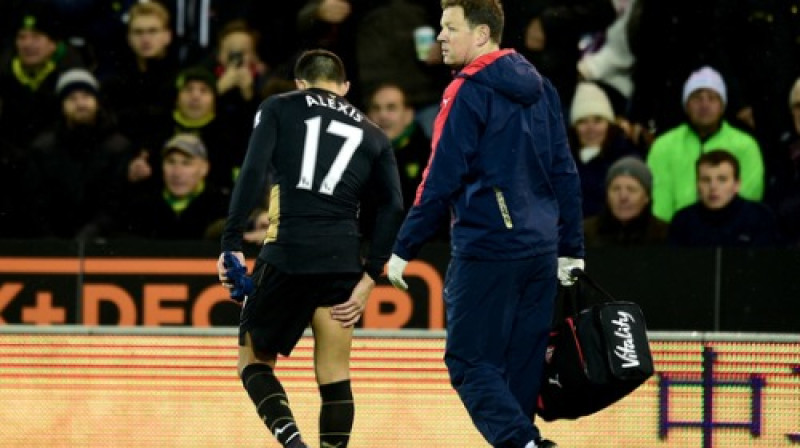 Aleksis Sančess 29. novembrī laukumu pameta savainojuma dēļ
Foto: PA Wire/Scanpix