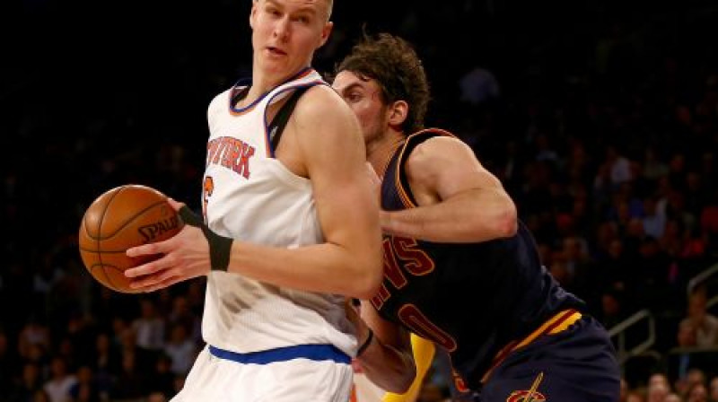 Kristaps Porziņģis pret Kevinu Lavu sezonas pirmajā savstarpējā spēlē
Foto: AFP/Scanpix