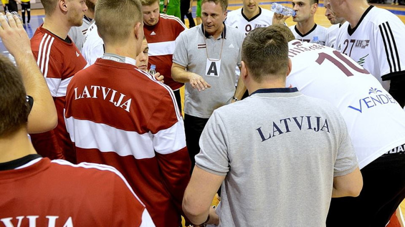 Latvijas handbolisti
Foto: Romualds Vambuts