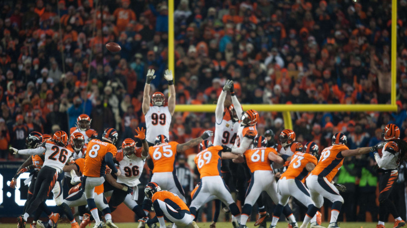 Brendons Makmanuss sit garām vārtiem.
Foto: AFP/Scanpix