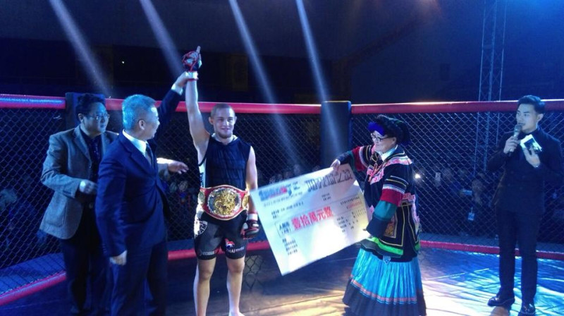 Edgars Skrīvers pēc uzvaras Ķīnā 
Foto: Loong FC