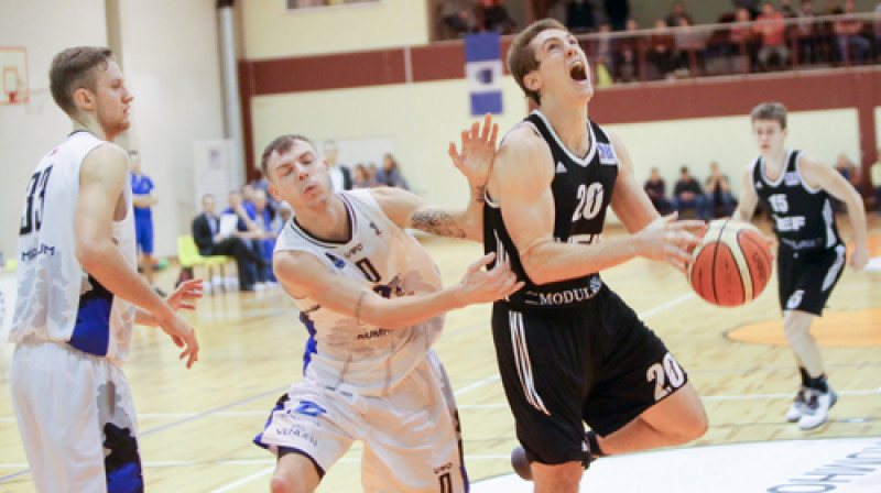 Moments no spēles starp "Ogre/Kumho Tyre" un "VEF Rīga"
Foto: Ritvars Raits