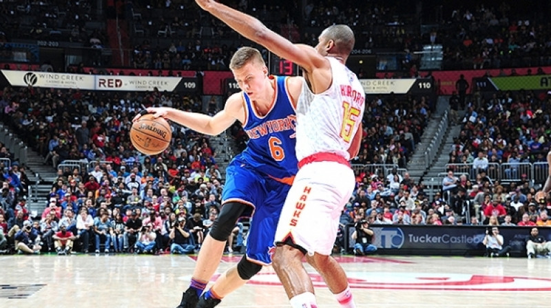 Kristaps Porziņģis pret "Hawks" centru Elu Horfordu
Foto: Knicks.com