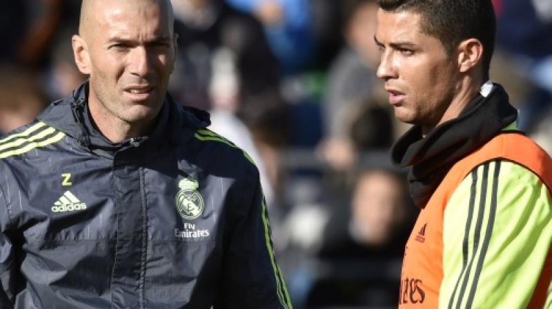 Zinedins Zidāns un Kristianu Ronaldu jaunā "bosa" pirmajā treniņā
Foto: AFP/Scanpix