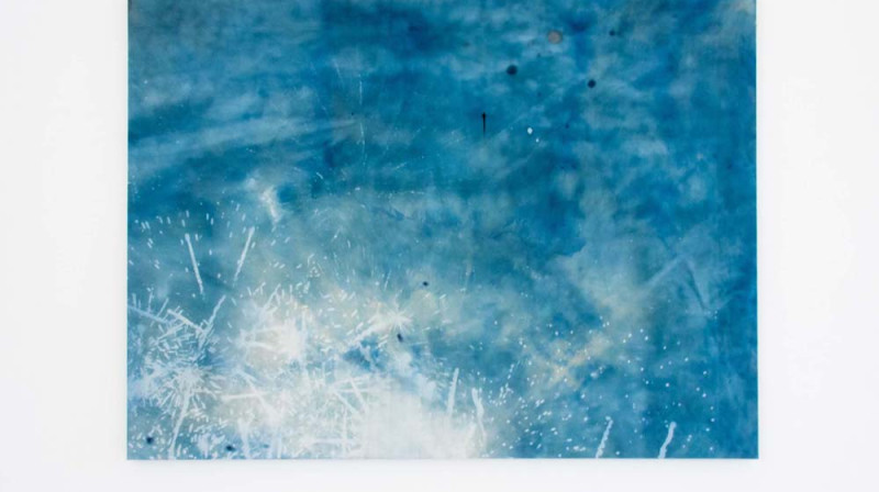 Saīdia Betajeba (Saïdia Bettayeb). Uguņošana Nr. 13 (Feu aux poudres #13). 2015. Koka rāmis, samts, ciāntips, amonjaks. 130x97 cm