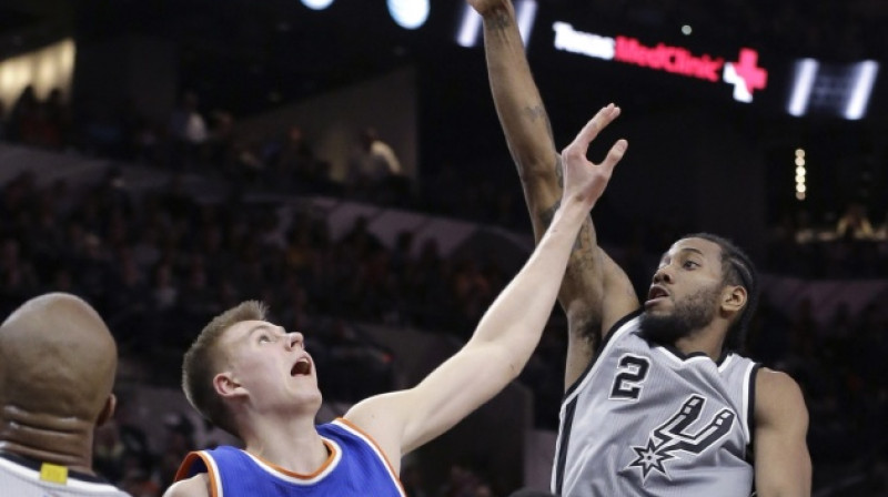 Kristaps Porziņģis pret Kavai Lenardu
Foto: AP/Scanpix