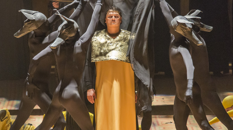 Aleksandrs Antoņenko Radamesa lomā LNO iestudējumā „Aīda”. 
Foto: Gunārs Janaitis