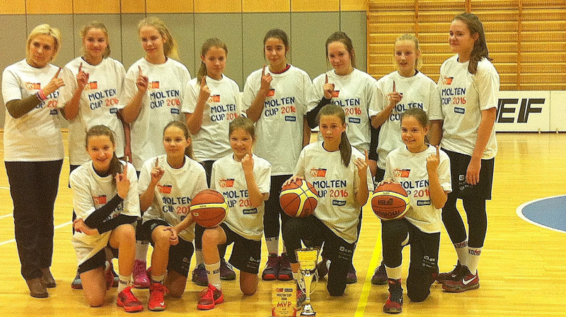 Molten kausa ieguvējas BK "Kolibri"/47.vsk.
Foto: basket.lv