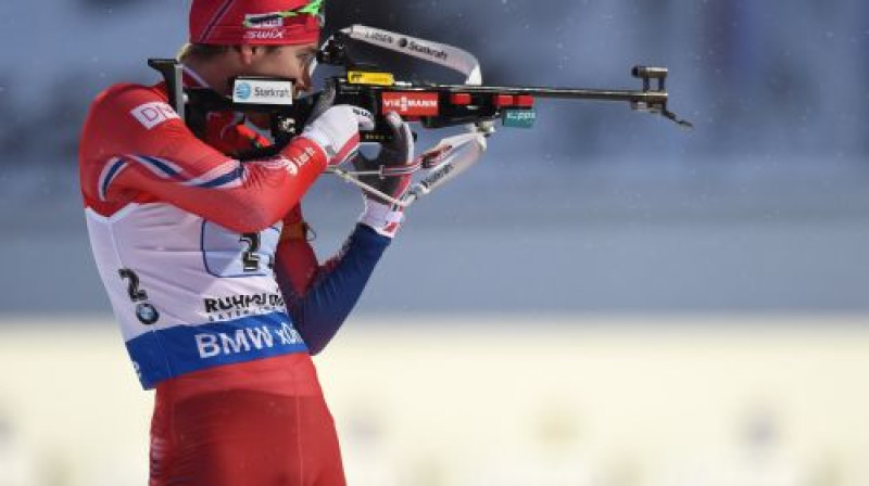 Emils Hegle Svensens pēdējā šaušanā šodienas stafetē
Foto: AFP/Scanpix