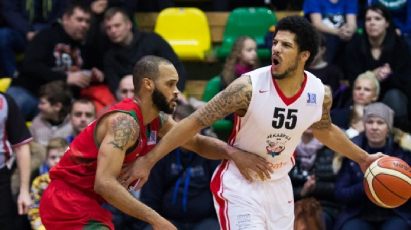 Tailers Larsons pret Krisu Ričardsu
Foto: Lāsma Irša, bkjekabpils.lv