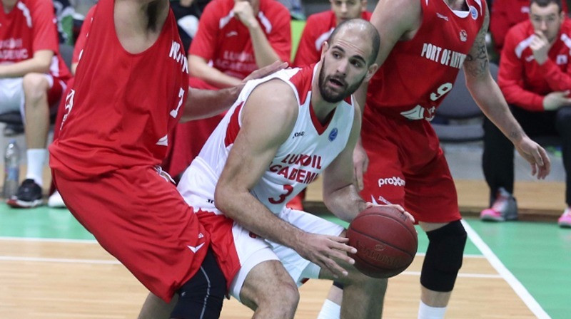 Žeļko Sakičs cīņā pret "Giants" spēlētājiem
Foto: fibaeurope.com