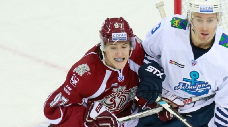 Kristaps Zīle (pa kreisi) 
Foto: Raimonds Volonts, dinamoriga.lv