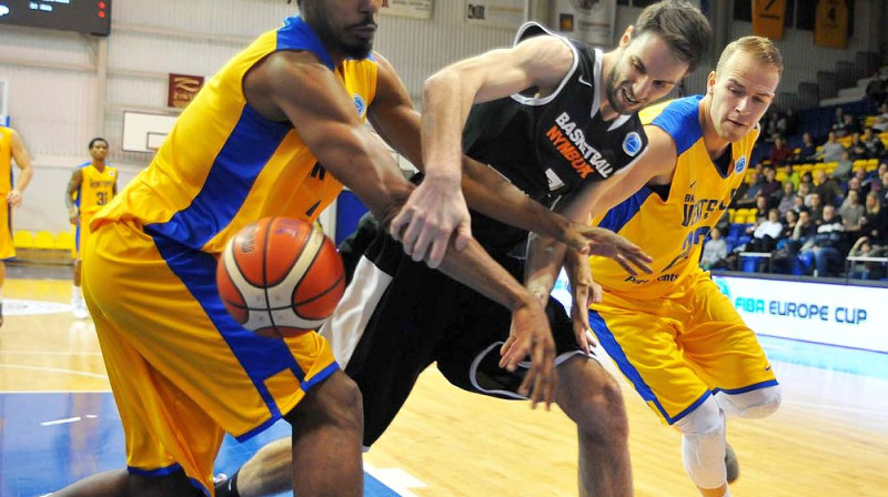 Alans Vigins un Māris Gulbis cīņā ar Jirži Velšu
Foto: bkventspils.lv