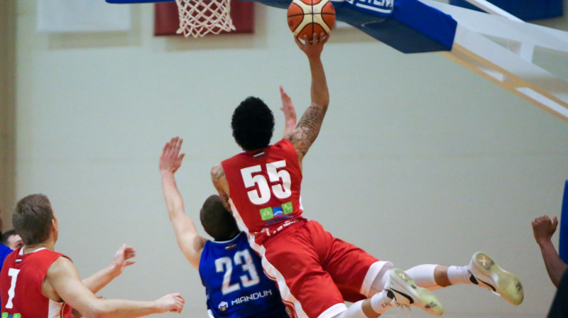 Tailers Larsons uzbrukuma noslēgumā 
Foto: Ritvars Raits