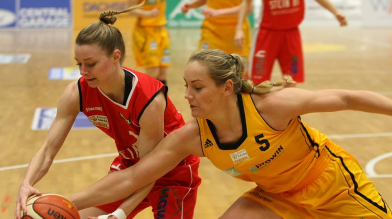 Sabīne Niedola spēlē pret "Herner"
Foto: Stefan Bost