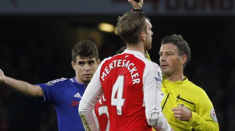 Pērs Mertezakers saņem sarkano kartīti
Foto: AFP/Scanpix