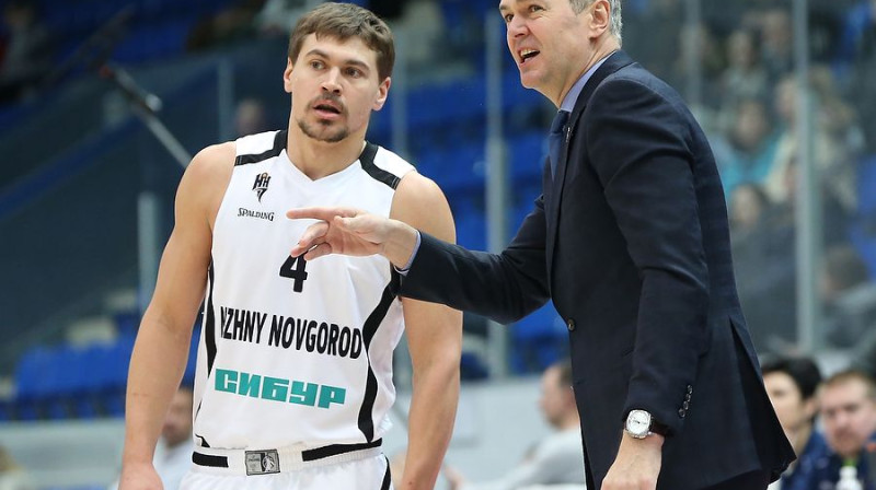 Jevgēņijs Baburins un Ainars Bagatskis 
Foto: nn-basket.ru