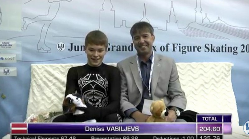 Deniss Vasiļjevs un treneris Aleksejs Urmanovs
Foto: ISU Junior Grand Prix