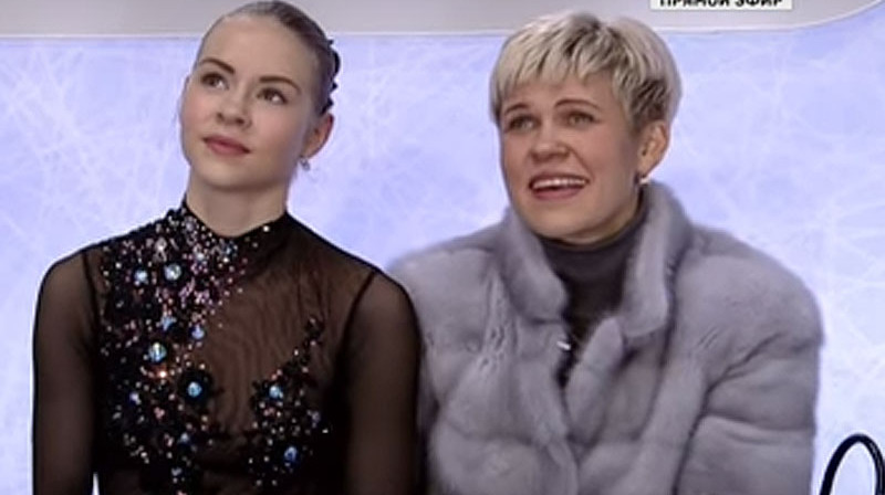 Angelina Kučvaļska un trenere Jekaterina Platonova. 
Foto: Ekrānuzņēmums